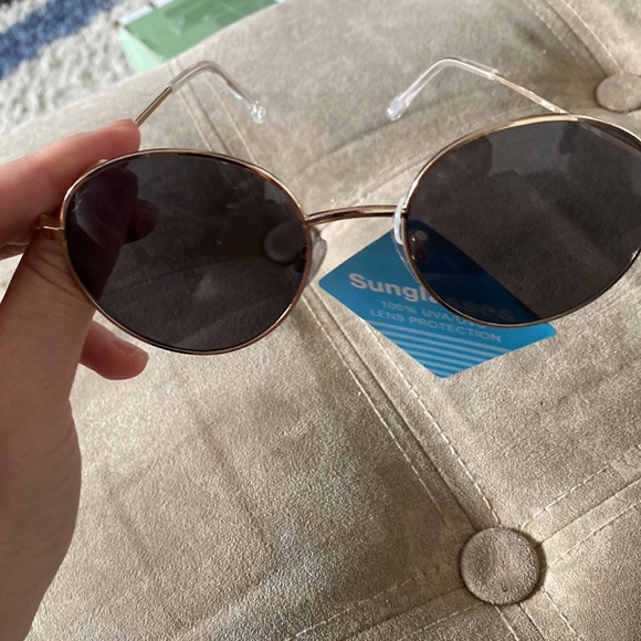 Circular Frame Sunglasses - Picture 4 of 5